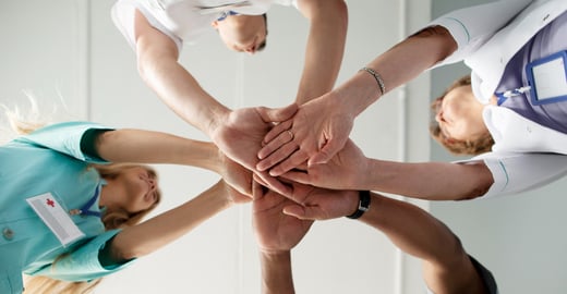 collaboration interprofessionnelle - freepik