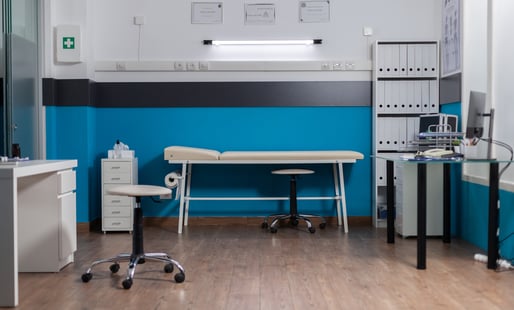 pénurie médecin généraliste cabinet vide - freepik