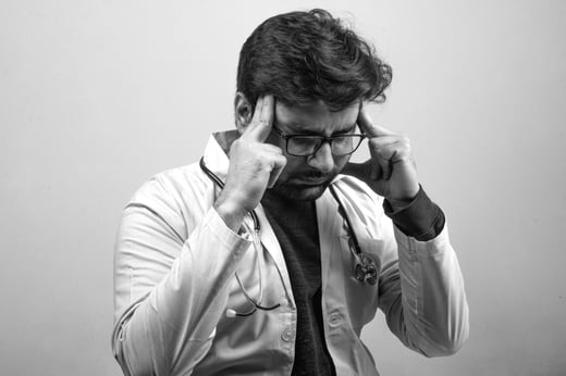 pénurie médecins chage admin paperasse stress - unsplash